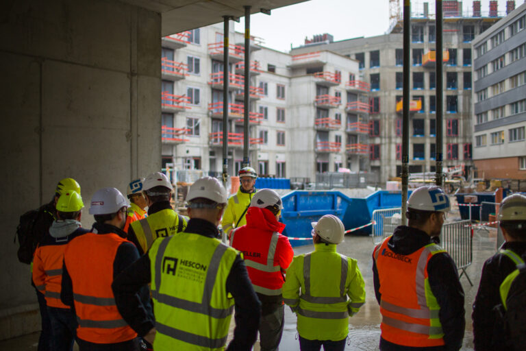 Prehliadka rezidenčného projektu Zwirn 3 počas výstavby.